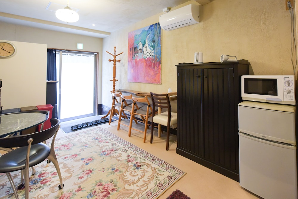 貸切一軒家 (最大9名) リビング エリア4 | 代々木 ハウス