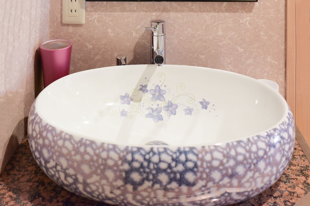 貸切一軒家 (最大9名) バスルームのシンク2 | 代々木 ハウス