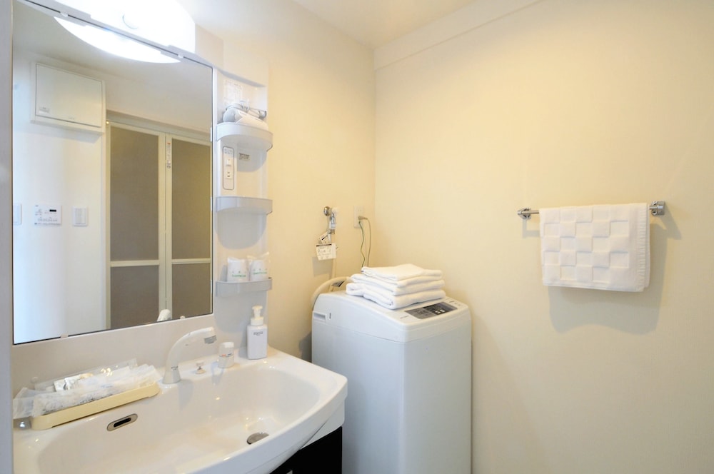 スタンダード トリプルルーム バスルームのシンク3 | コスタベージャ コンドミニアムリゾート