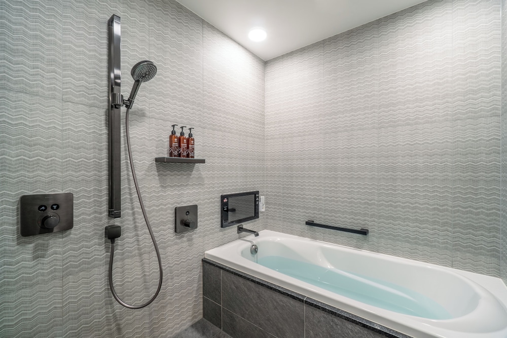 スイート 禁煙 バスルーム0 | ザ ロイヤルパーク キャンバス 大阪北浜