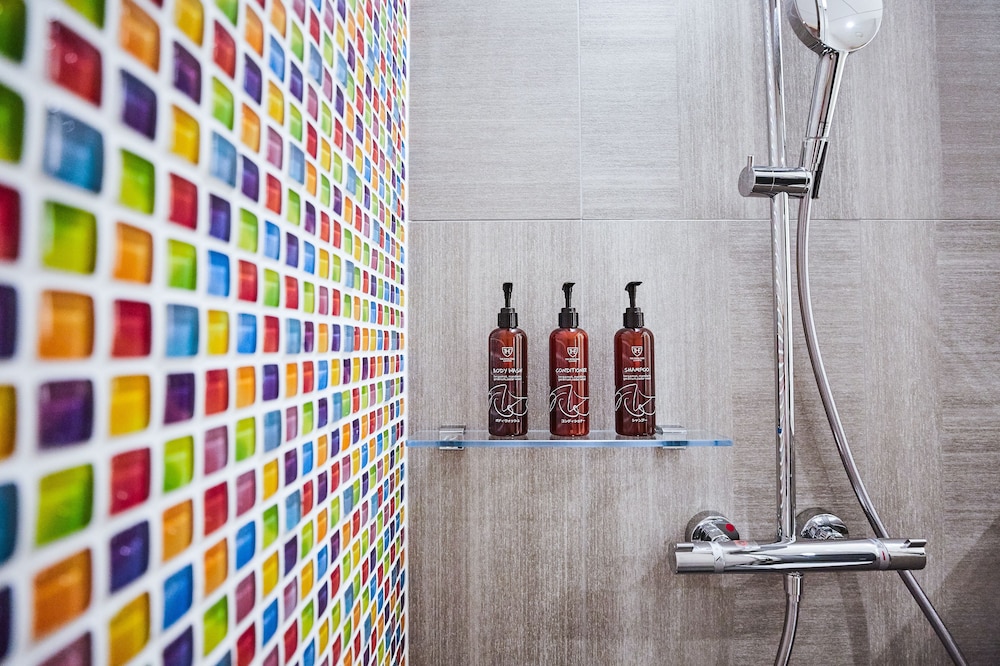 コンフォート ダブルルーム 禁煙 シャワーブース バスルームのシャワー0 | ザ ロイヤルパーク キャンバス 大阪北浜