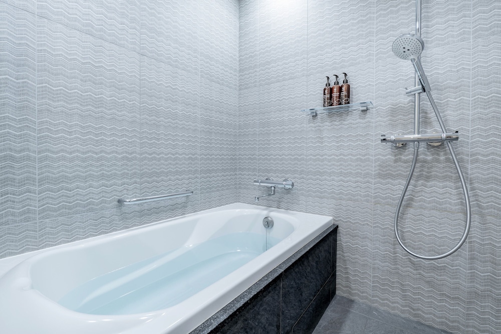 デラックス ダブルルーム 禁煙 バスルーム1 | ザ ロイヤルパーク キャンバス 大阪北浜