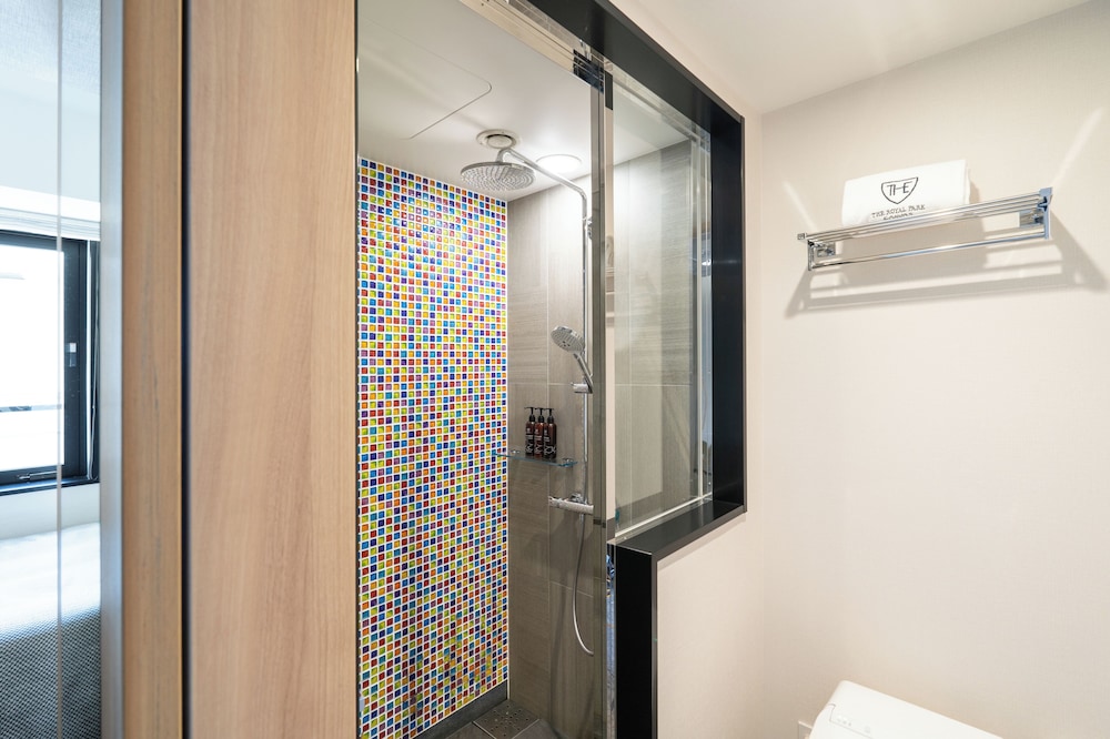 コンフォート ダブルルーム 禁煙 シャワーブース バスルーム1 | ザ ロイヤルパーク キャンバス 大阪北浜