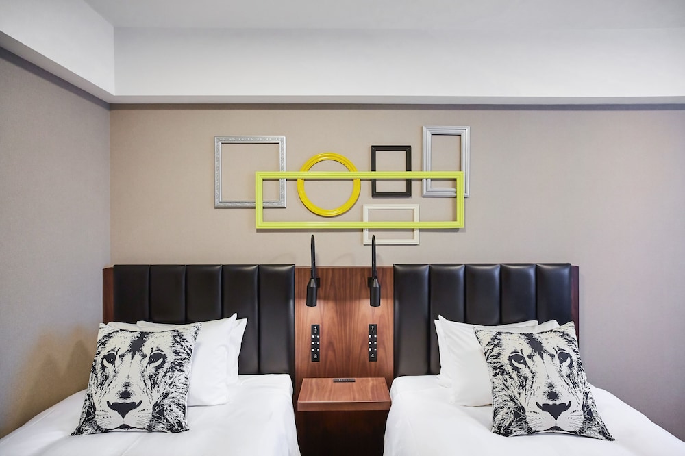 デラックス ツインルーム 禁煙 ベッド3台 客室2 | ザ ロイヤルパーク キャンバス 大阪北浜