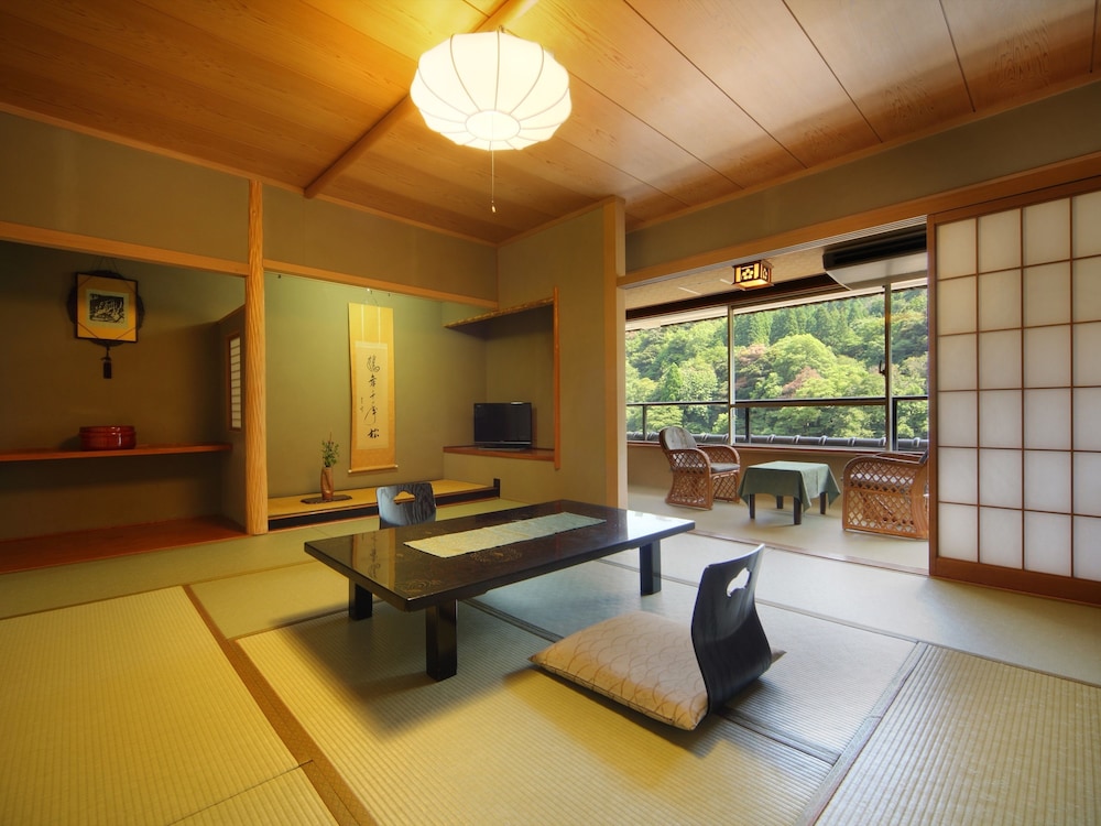 客室1 | 三朝温泉 三朝館