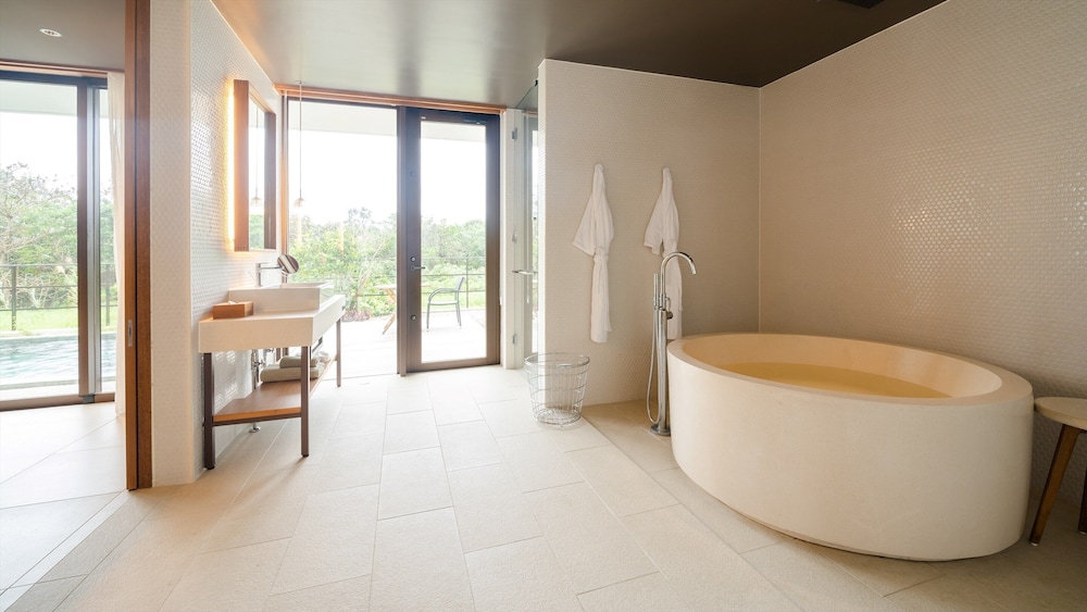 プレミアスイート ヴィラ 禁煙 バスルーム1 | ザ リスケープ