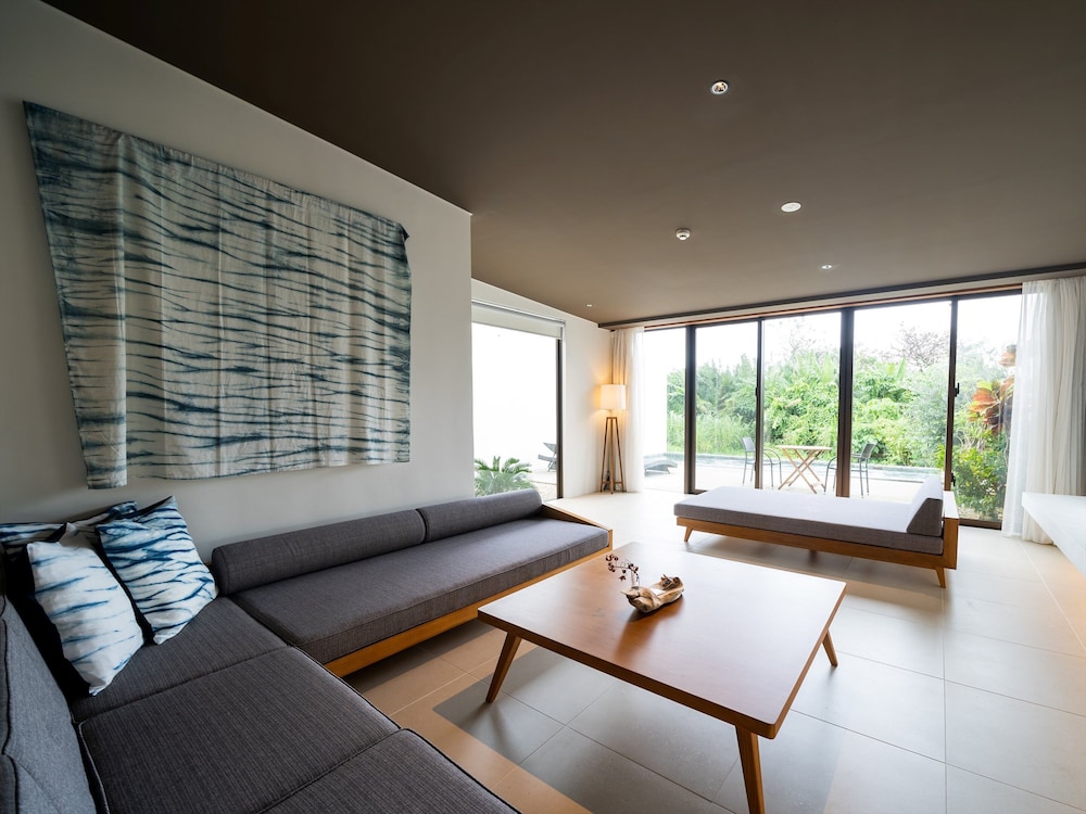 スイート ヴィラ フォース 禁煙 リビング エリア3 | ザ リスケープ