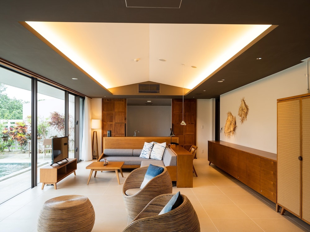 スイート ヴィラ トリプル 禁煙 リビング エリア2 | ザ リスケープ