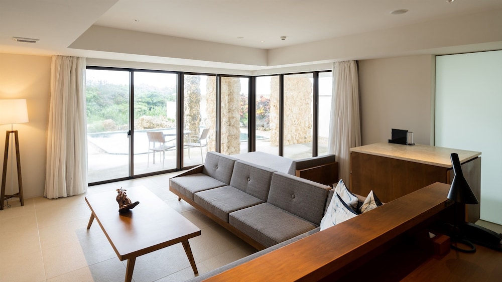 デラックス ヴィラ 禁煙 リビング エリア2 | ザ リスケープ