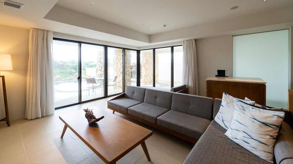 デラックス ヴィラ 禁煙 リビング エリア3 | ザ リスケープ