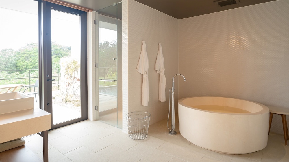 プレミアスイート ヴィラ 禁煙 バスルーム2 | ザ リスケープ