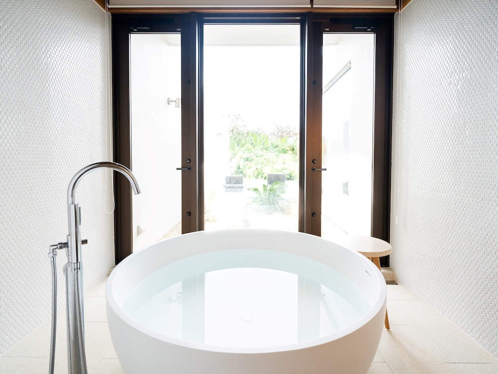 スイート ヴィラ フォース 禁煙 バスルーム1 | ザ リスケープ