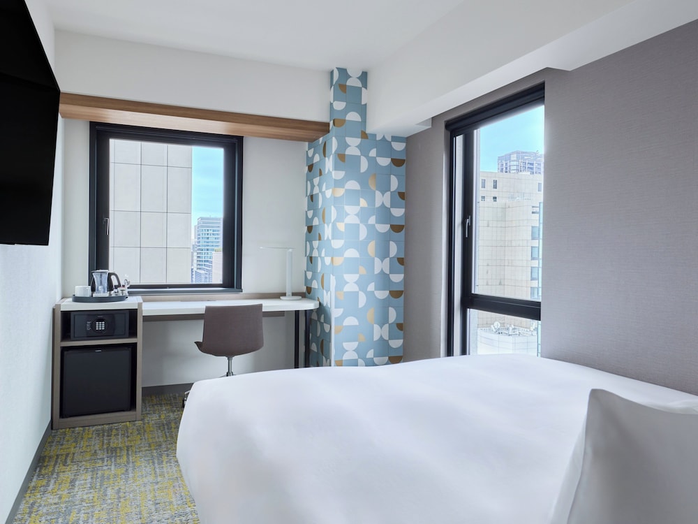 ルーム キングベッド 1 台 コーナー (High Floor, Free Breakfast) 客室2 | ホリデイ・イン エクスプレス大阪シティセンター御堂筋 by IHG