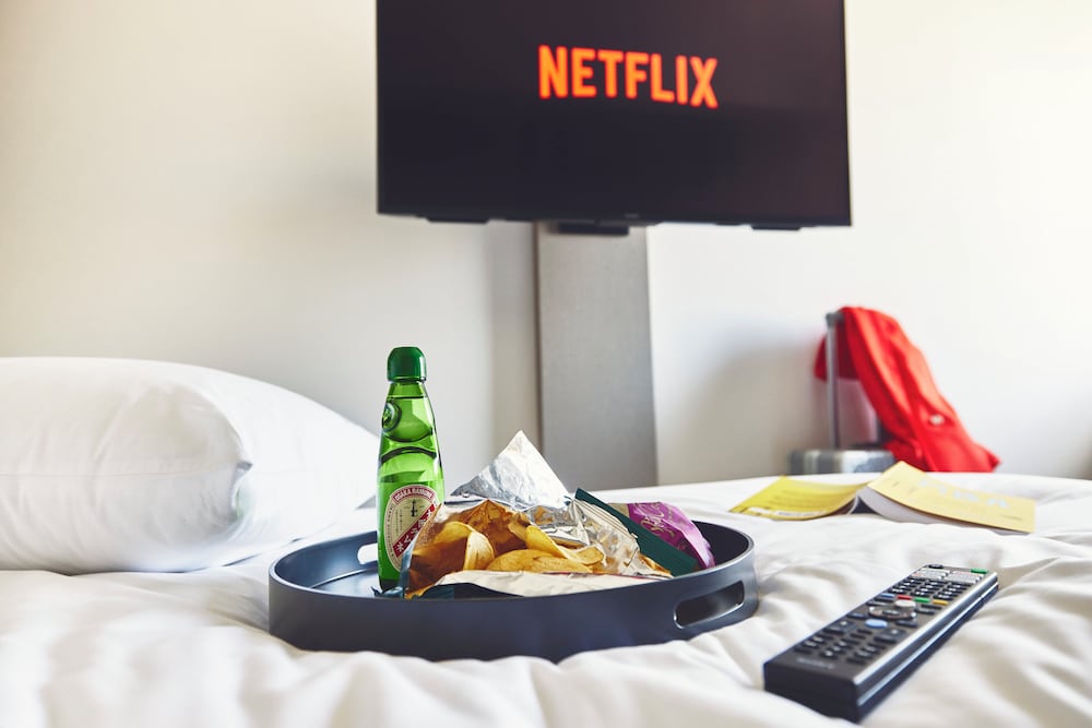 ルーム クイーンベッド 1 台 (Free Breakfast) 客室の設備とサービス1 | ホリデイ・インエクスプレス大阪シティセンター御堂筋 by IHG