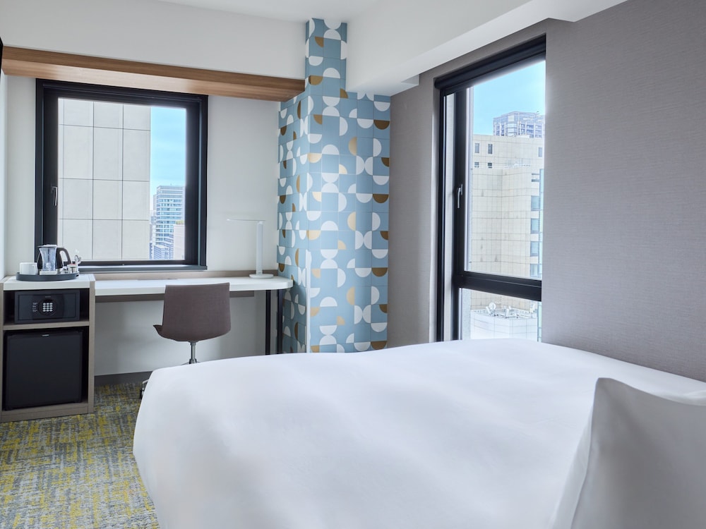 ルーム キングベッド 1 台 コーナー (High Floor, Free Breakfast) | ホリデイ・イン エクスプレス大阪シティセンター御堂筋 by IHG