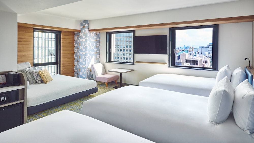 プレミアム ルーム シングルベッド 3 台 (High Floor, Free Breakfast) | ホリデイ・インエクスプレス大阪シティセンター御堂筋 by IHG