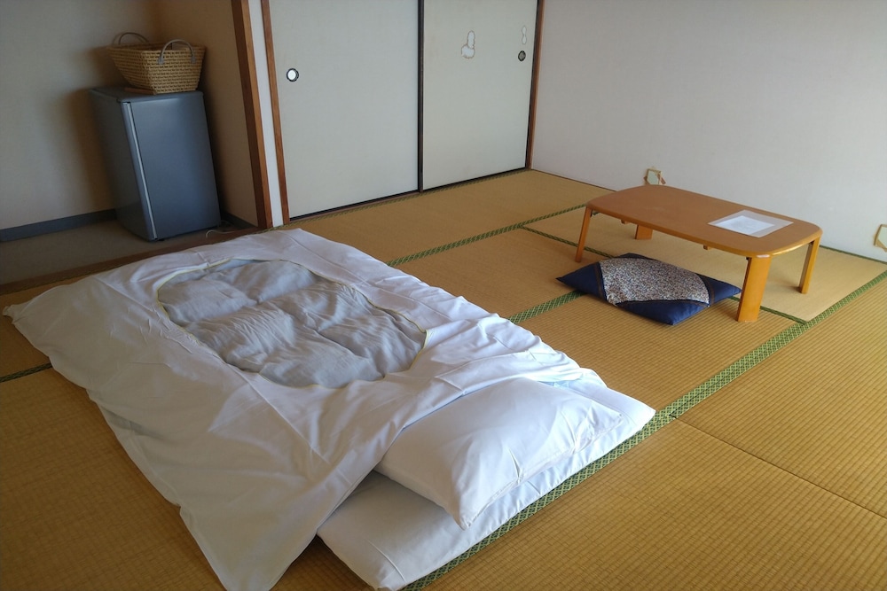 和室 4名まで 喫煙可 客室1 | 海のお宿