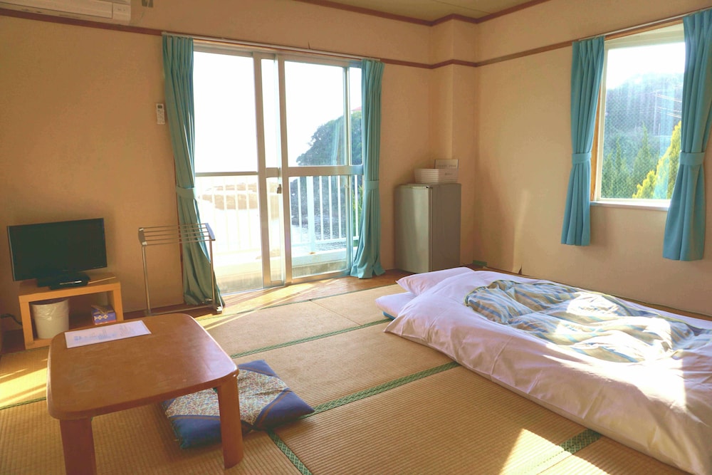 和室 4名まで 喫煙可 客室2 | 海のお宿