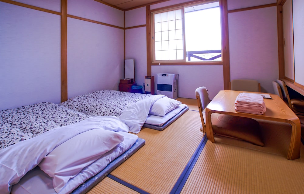 和室4人部屋 禁煙 客室5 | ペンションあんとる・ど・めえる