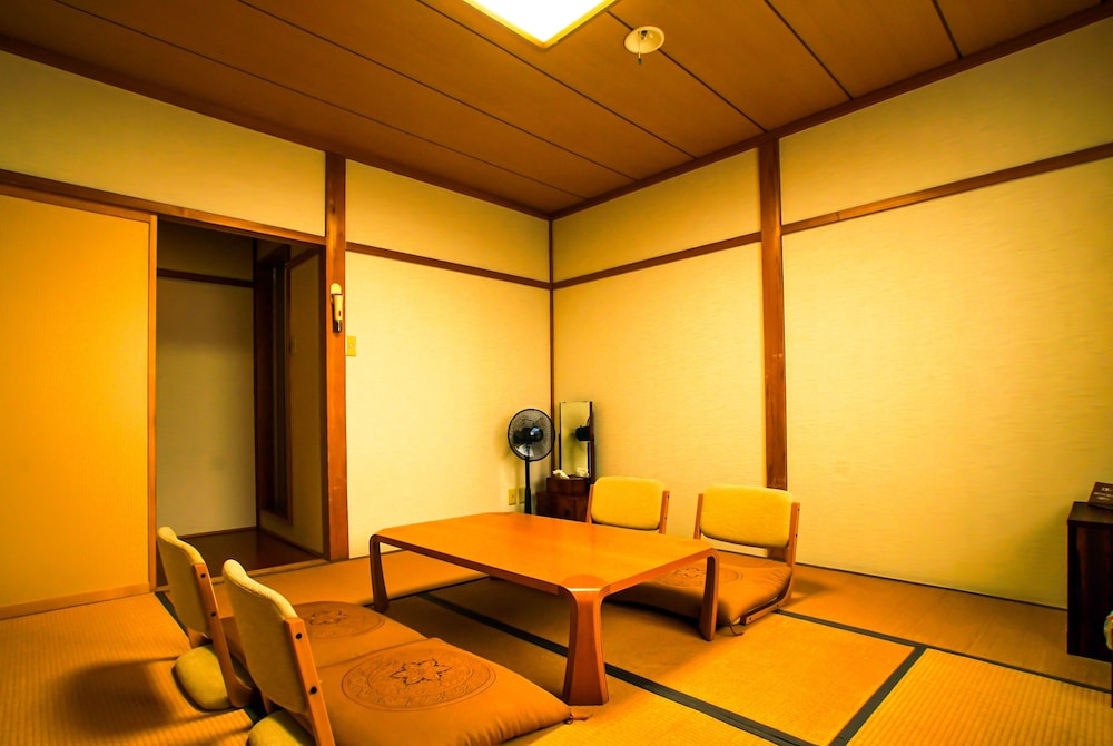 和室4人部屋 禁煙 | ペンションあんとる・ど・めえる