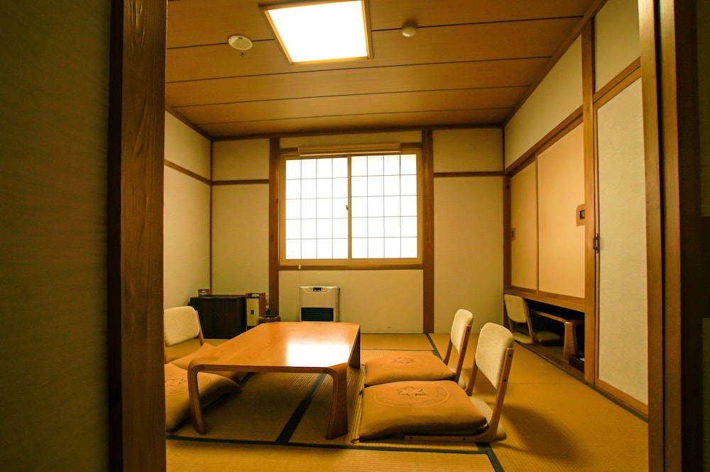 和室4人部屋 禁煙 客室3 | ペンションあんとる・ど・めえる