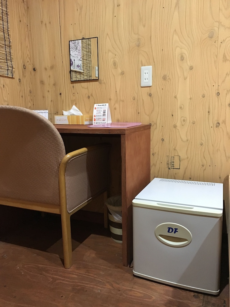 ダブルルーム 小型冷蔵庫0 | ゲストハウス小樽 和の風