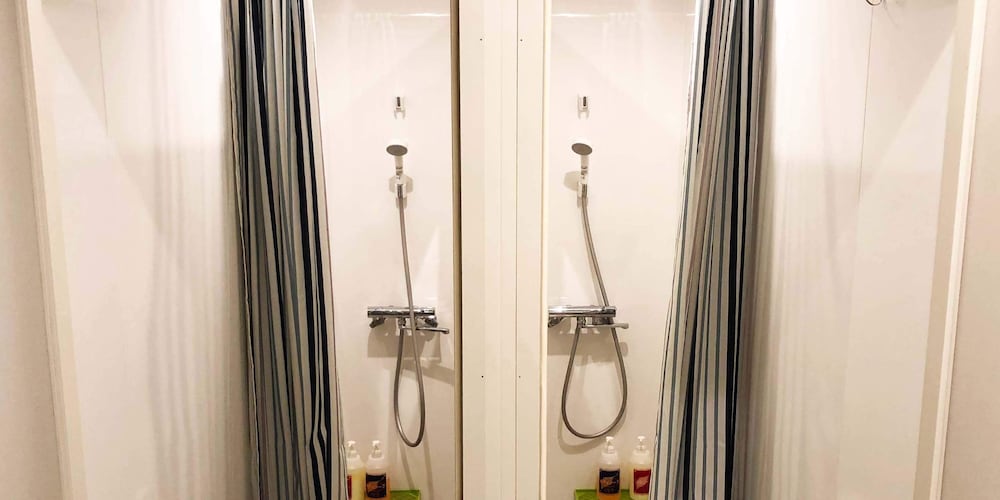 ツインルーム 共用バスルーム4 | ゲストハウス小樽 和の風