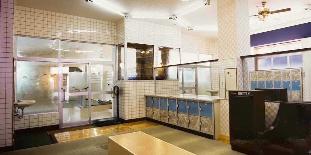 ツインルーム 共用バスルーム2 | ゲストハウス小樽 和の風