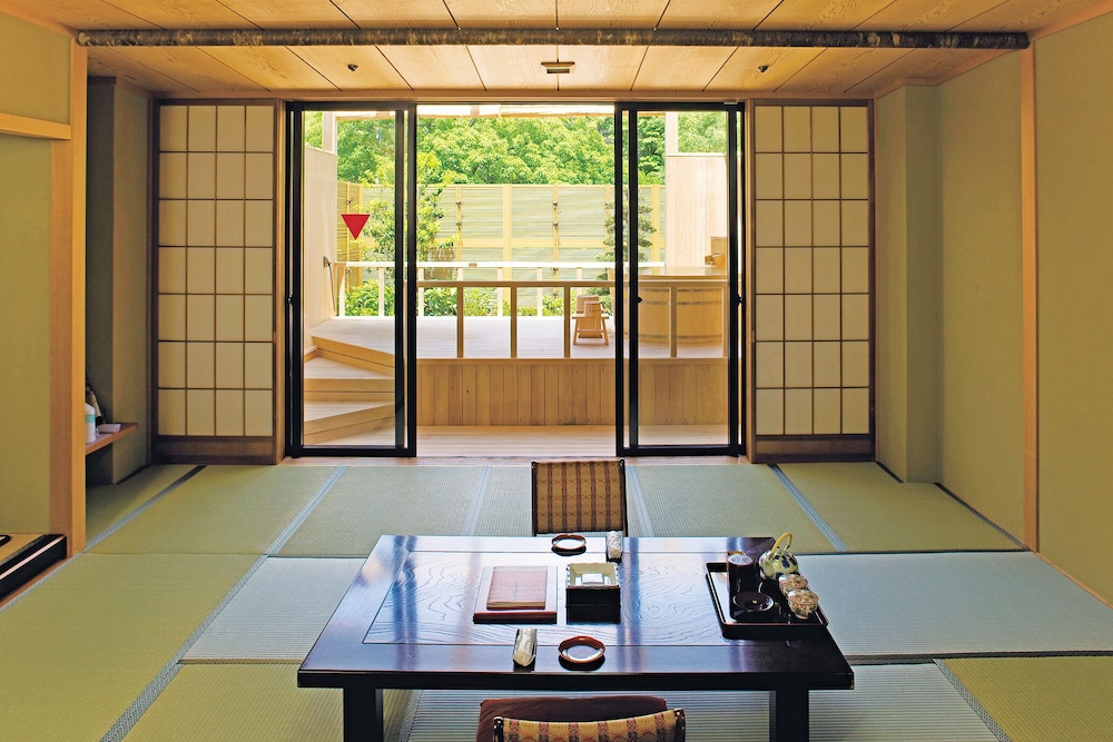 桶露天風呂付和室 禁煙 | 倉敷由加温泉ホテル 山桃花