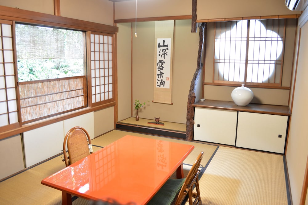 和室 スタンダード 2人部屋 共用バスルーム 禁煙 | 宿や 萬治郎
