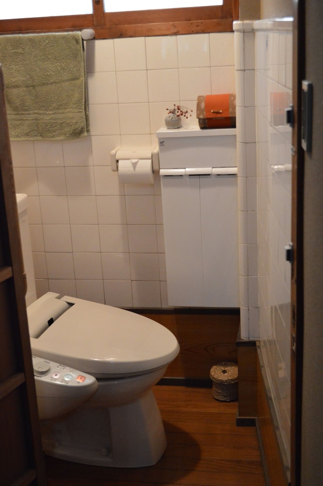 和室 スタンダード 2人部屋 共用バスルーム 禁煙 バスルーム0 | 宿や 萬治郎