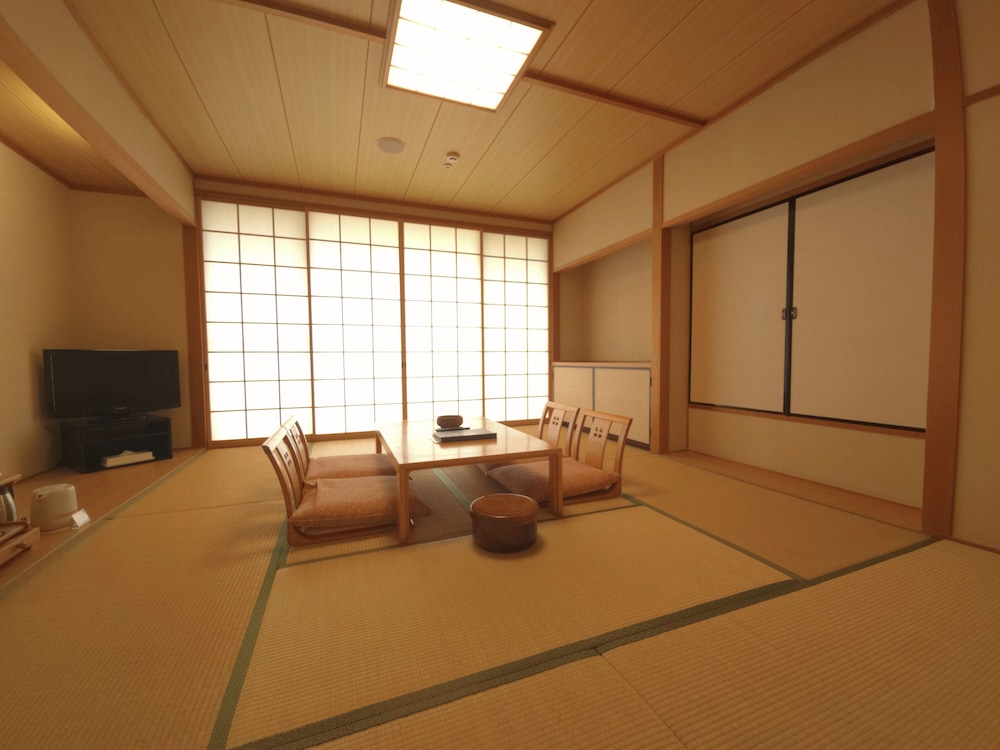 [禁煙] 和洋室 (3階) : 10畳+洋室 客室2 | 城島高原ホテル