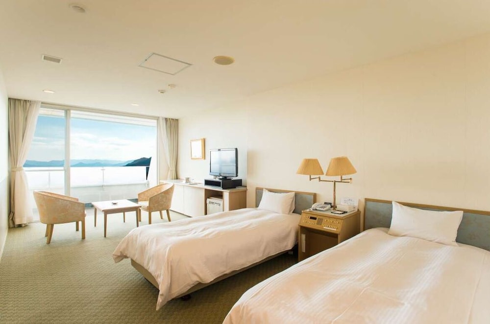 [禁煙] ツインルーム (3階) : 35平米 | 城島高原ホテル