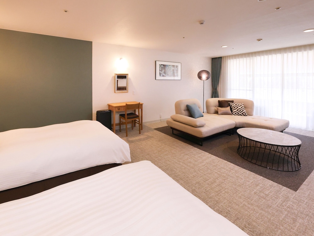 [禁煙] ジュニアスイート和洋室 (4階グランデフロア) : 85平米 客室1 | 城島高原ホテル