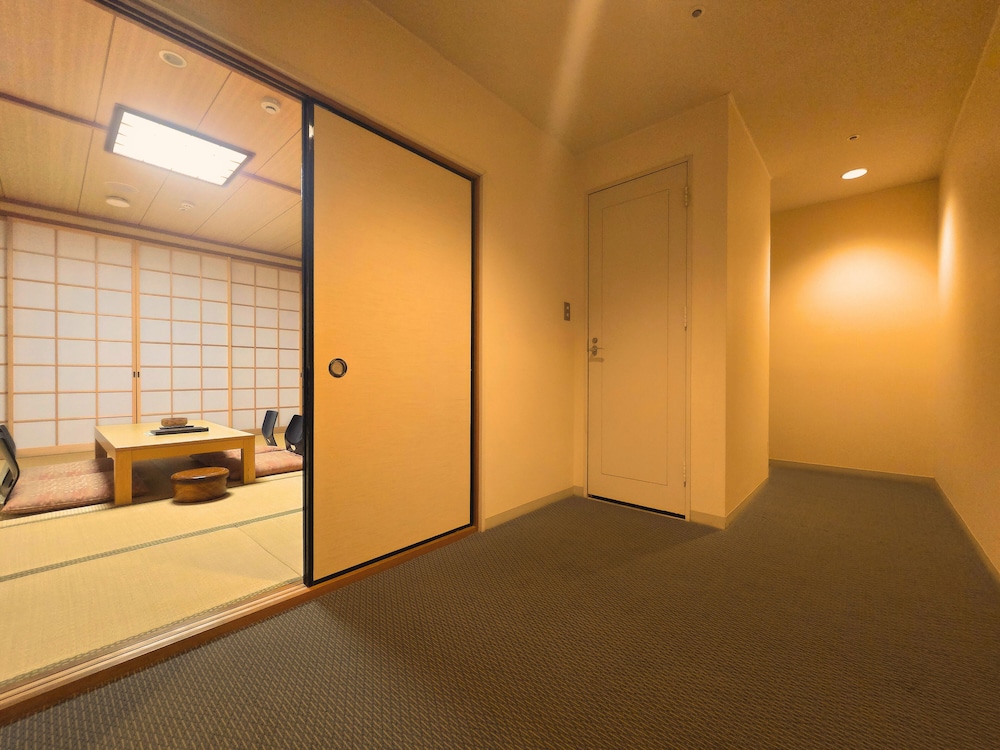 [禁煙] 和洋室 (3階) : 10畳+洋室 | 城島高原ホテル