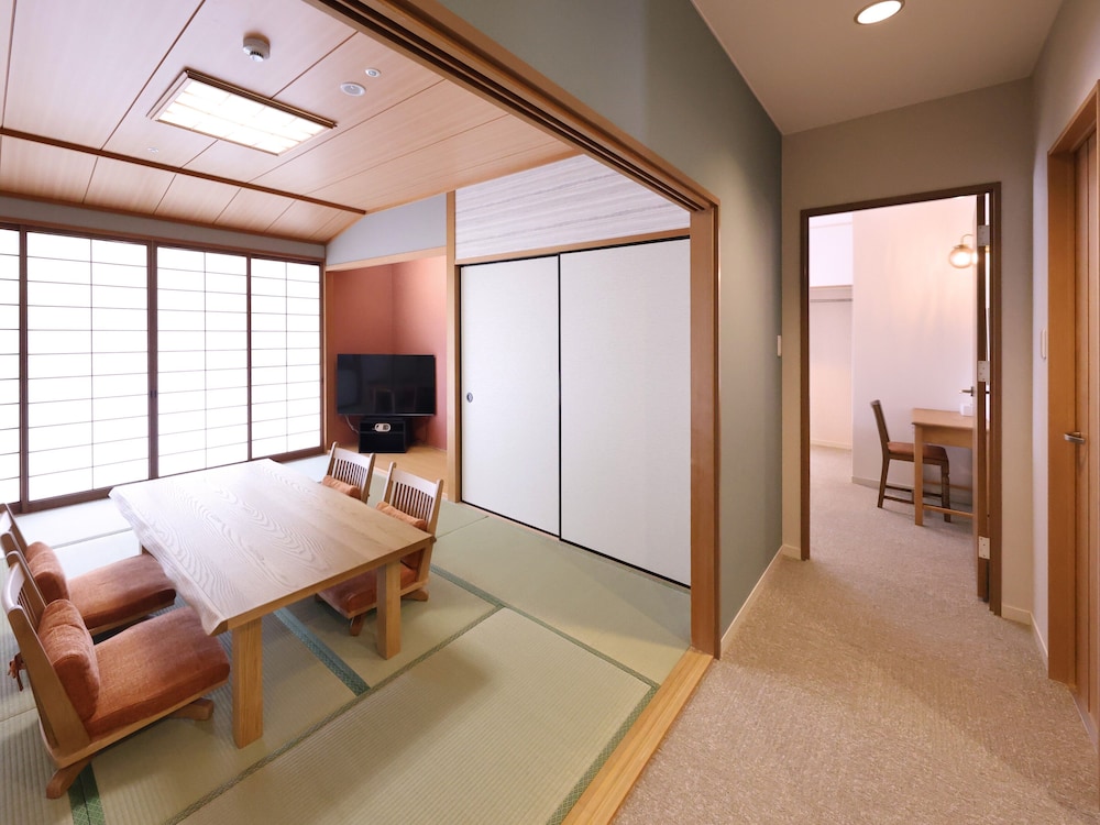 [禁煙] コンフォート和洋室 (4階グランデフロア) : 66平米 客室1 | 城島高原ホテル