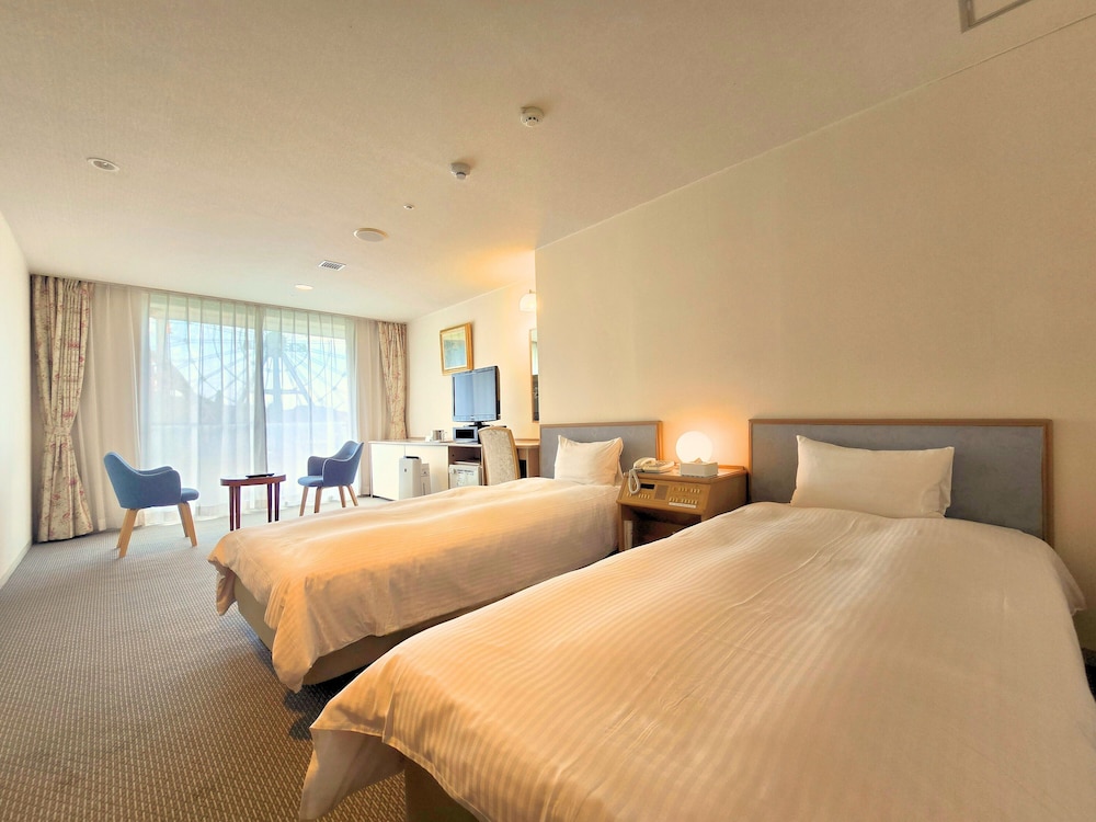 [禁煙] 和洋室 (3階) : 10畳+洋室 客室3 | 城島高原ホテル