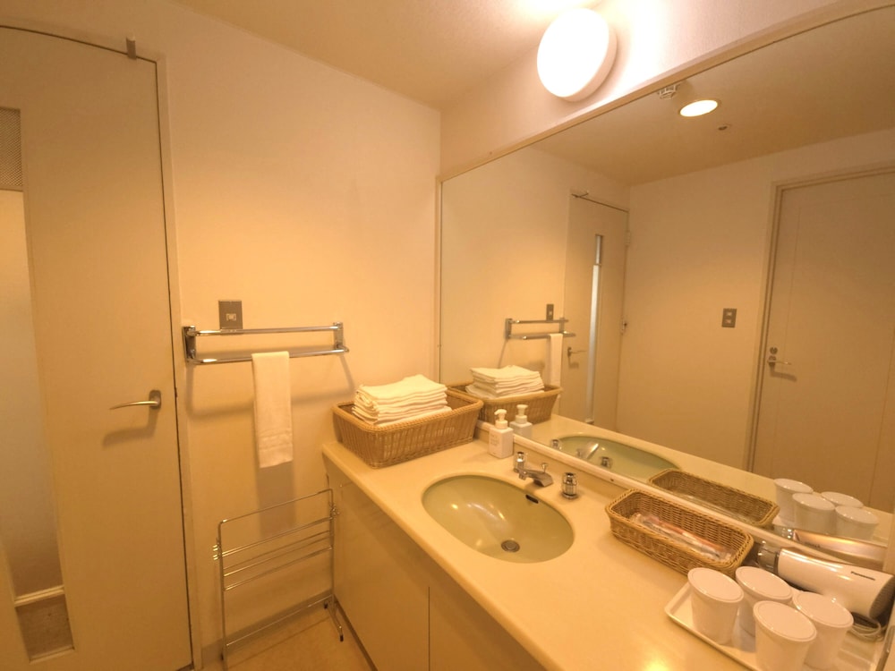 [禁煙] 和洋室 (2階) : 8畳+洋室 客室5 | 城島高原ホテル