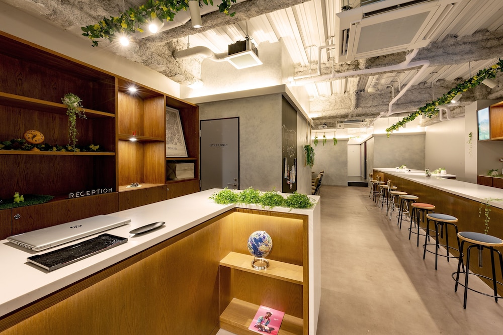 フロント1 | plat hostel keikyu minowa forest フロント1 | plat hostel keikyu minowa forest