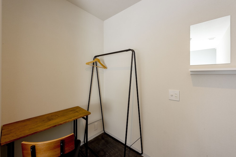 スーペリア ダブルルーム 共用バスルーム 客室2 | plat hostel keikyu minowa forest