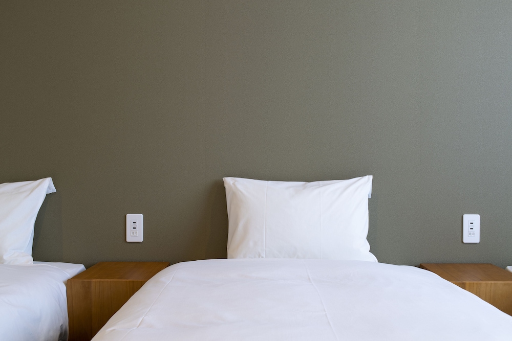 ベーシック トリプルルーム シングルベッド 3 台 客室2 | イマノ大阪 心斎橋ホステル