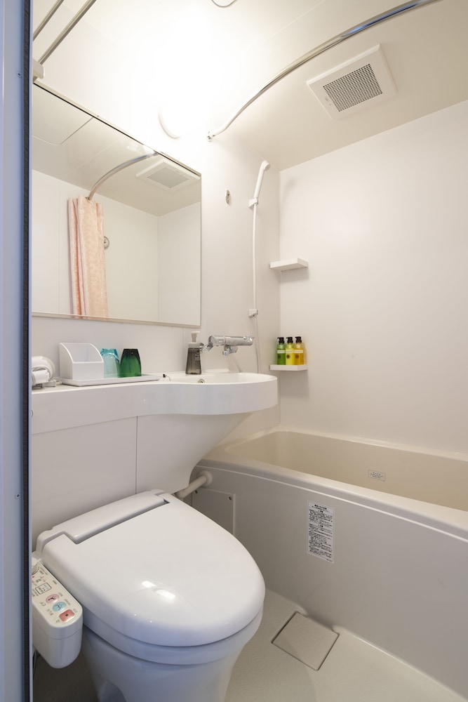 ベーシック ツインルーム シングルベッド 2 台 バスルーム0 | イマノ大阪 心斎橋ホステル