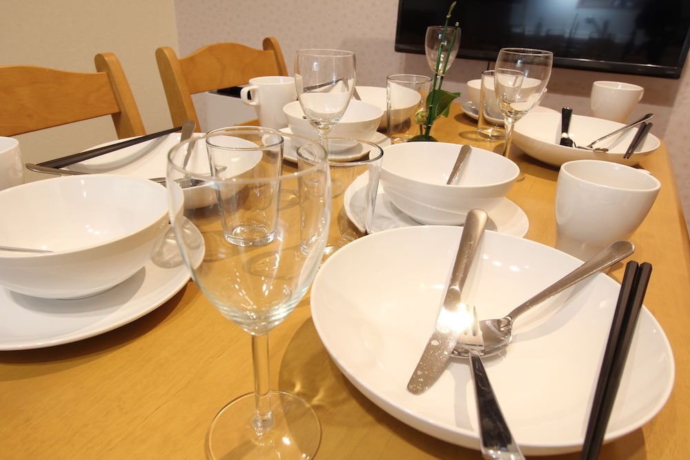 一棟貸し 客室内のダイニングエリア3 | LiB PLUS VILLA Mibu