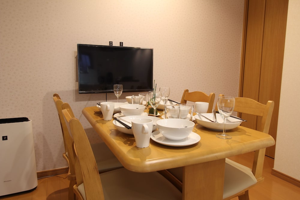一棟貸し 客室内のダイニングエリア5 | LiB PLUS VILLA Mibu