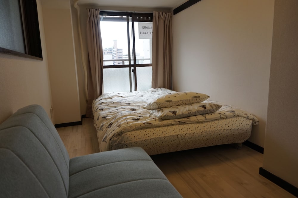 スタジオアパートメント バルコニー付 (704) 客室14 | キュービック30