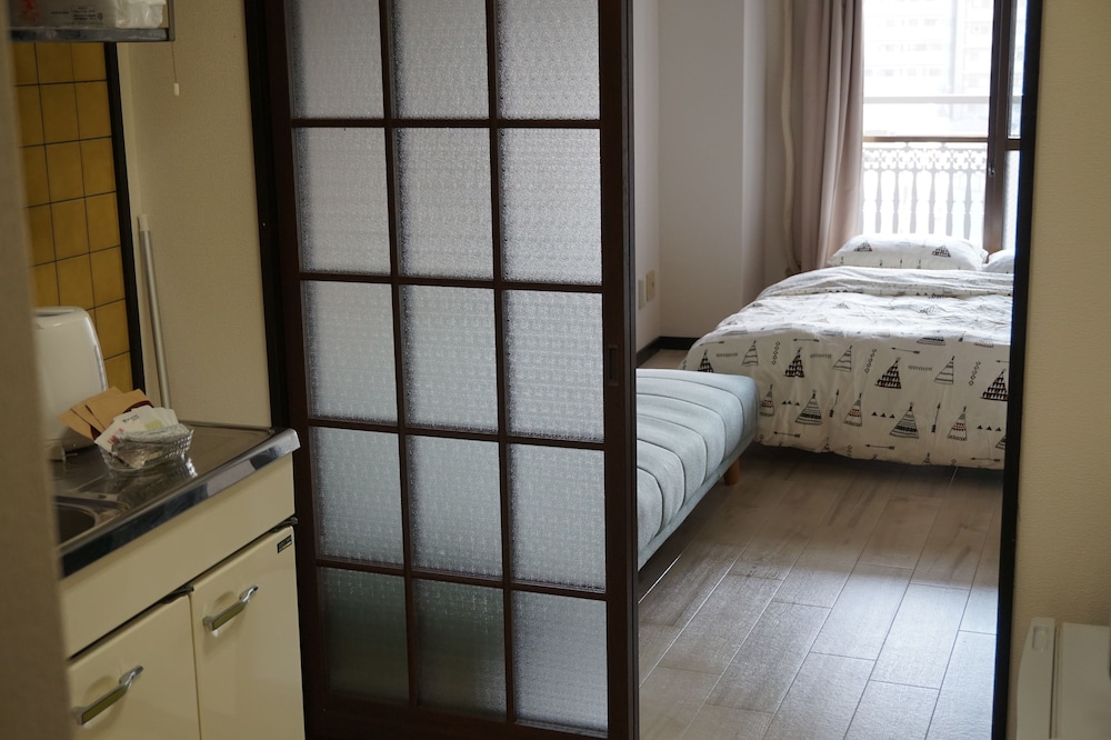 スタジオアパートメント バルコニー付 (704) 客室5 | キュービック30