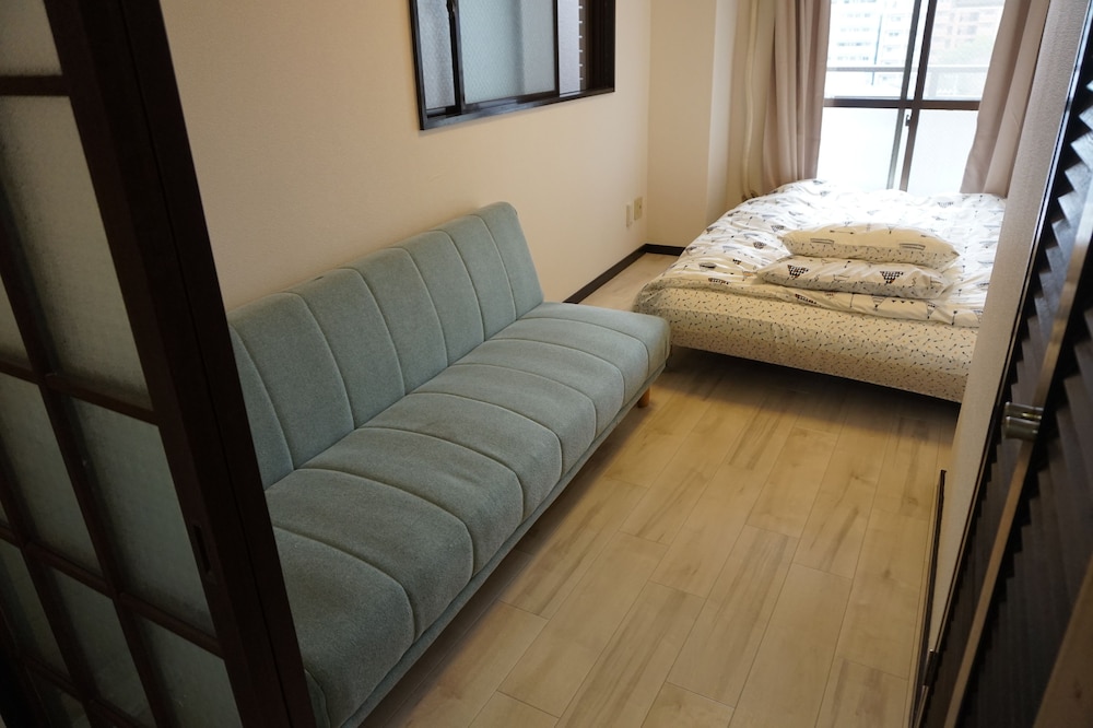 スタジオアパートメント バルコニー付 (704) 客室12 | キュービック30