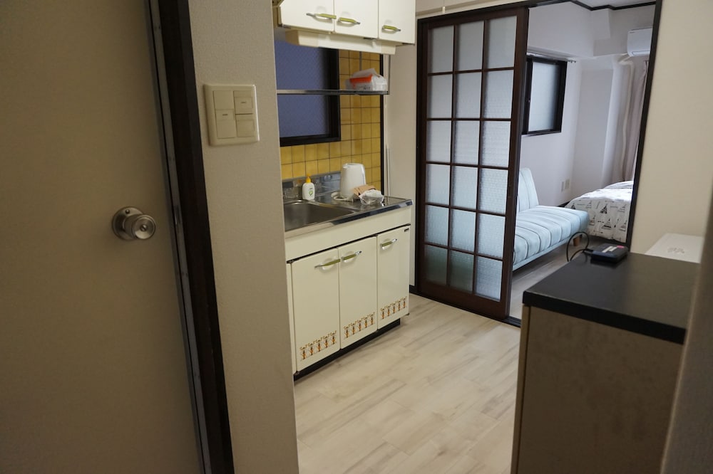 スタジオアパートメント バルコニー付 (704) 客室8 | キュービック30