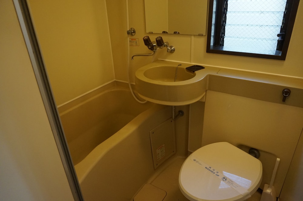 スタジオアパートメント バルコニー付 (704) バスルーム0 | キュービック30