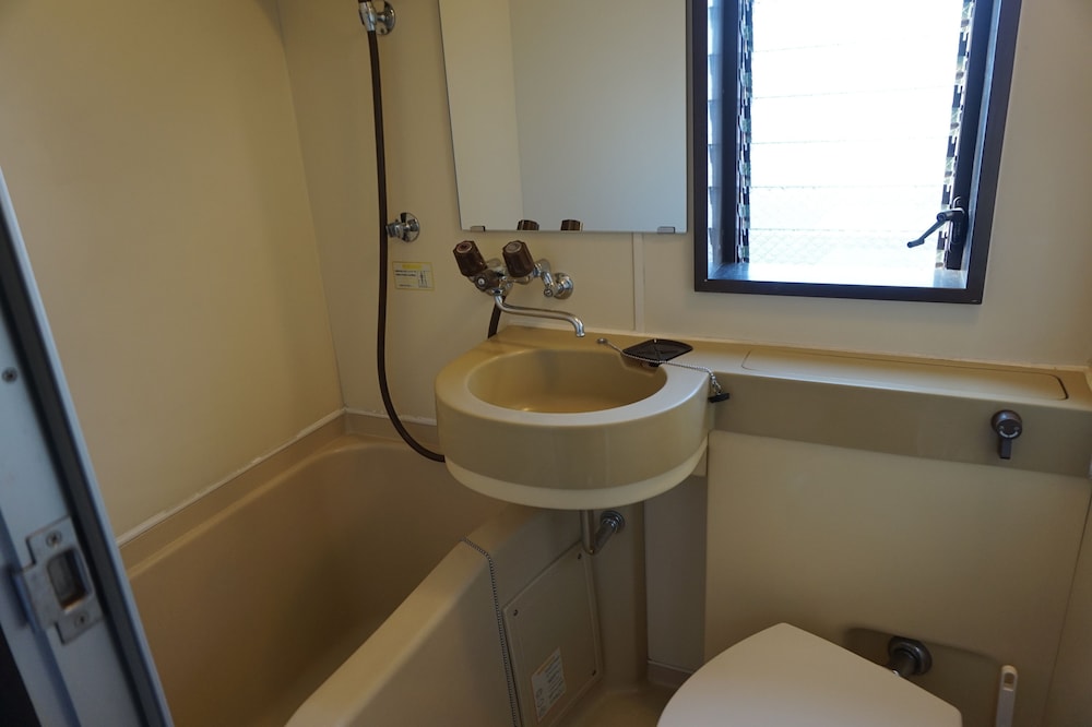 スタジオアパートメント バルコニー付 (701) バスルーム1 | キュービック30